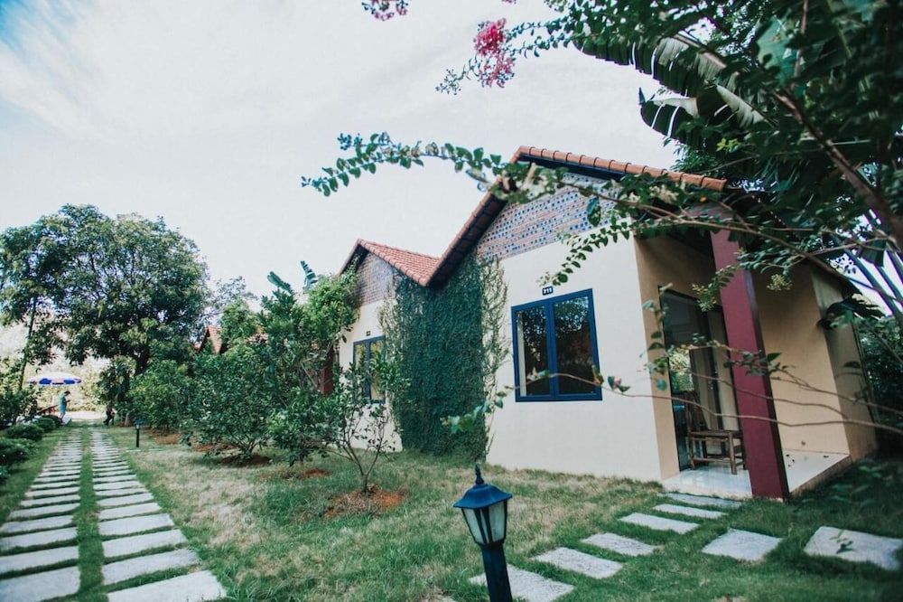 Trang An Retreat 12/70