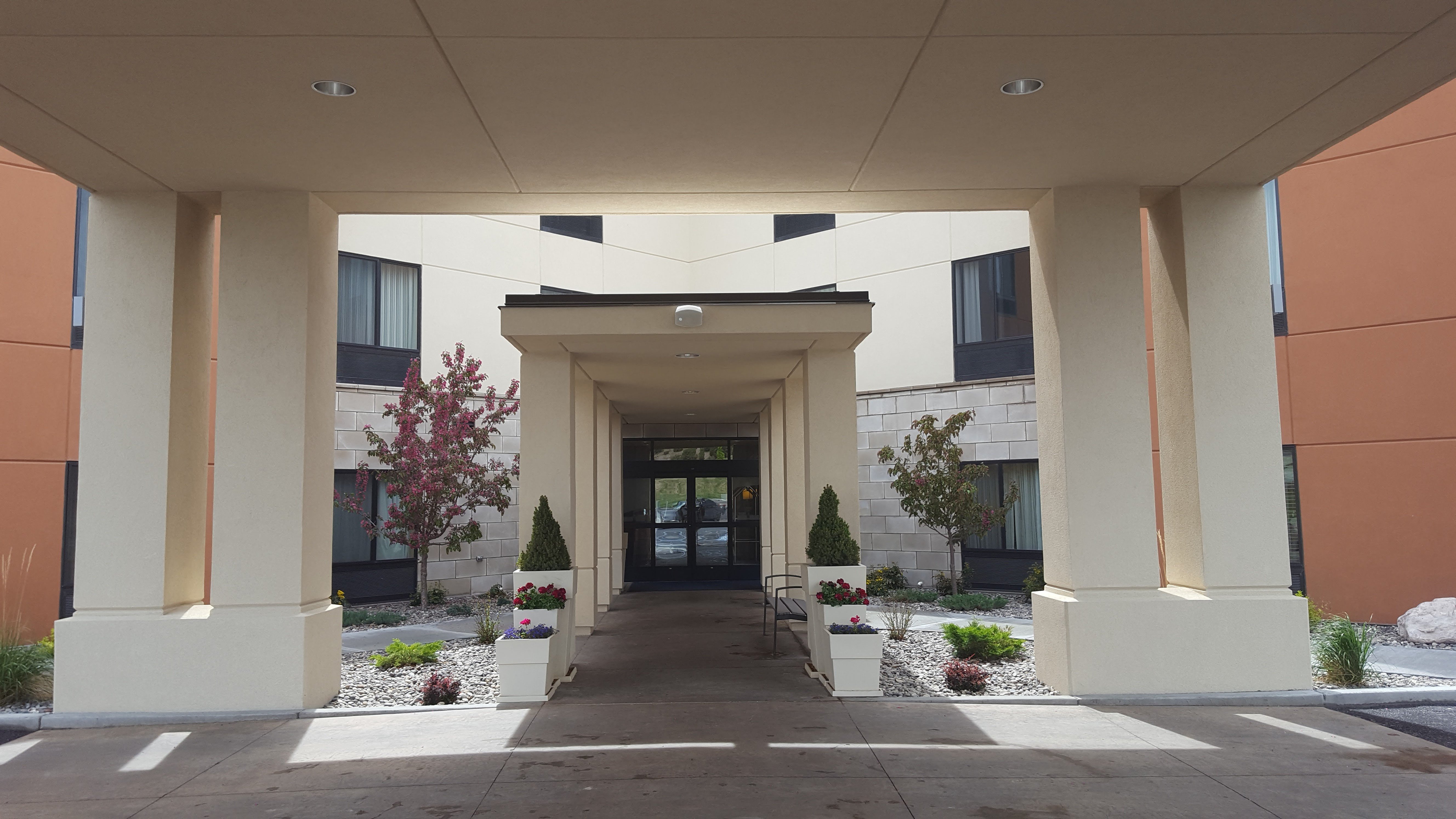 Holiday Inn Express Suites Pocatello 9/97