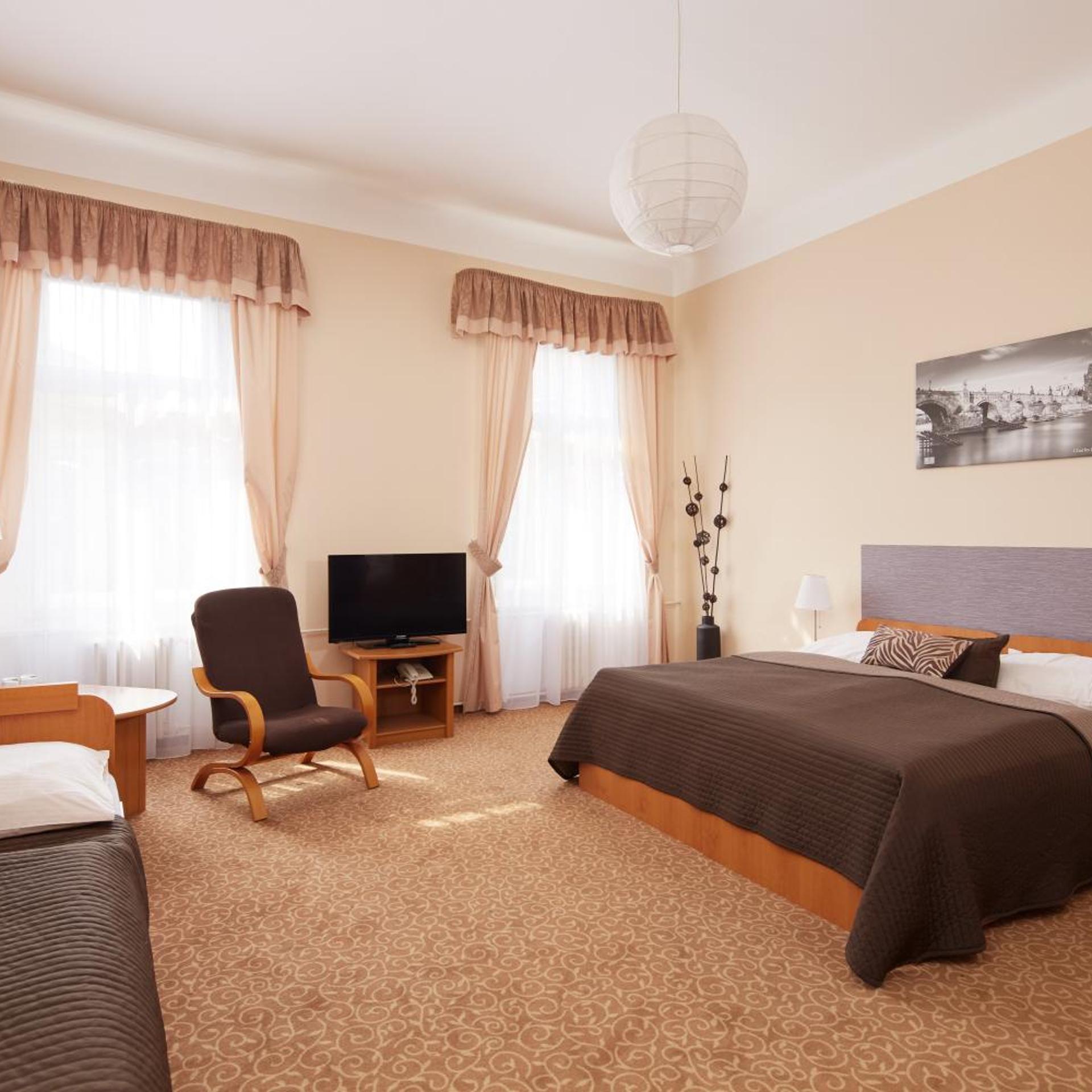 Superior, Triple, Single Bed, Hotel City Bell 2/9