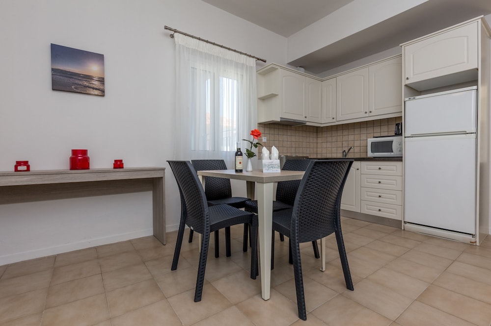 Acharavi Beach Hotel 70/84
