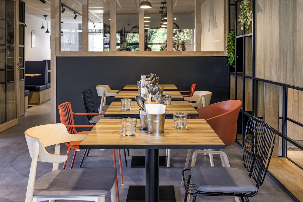 Ibis Nanterre La Defense 57/78