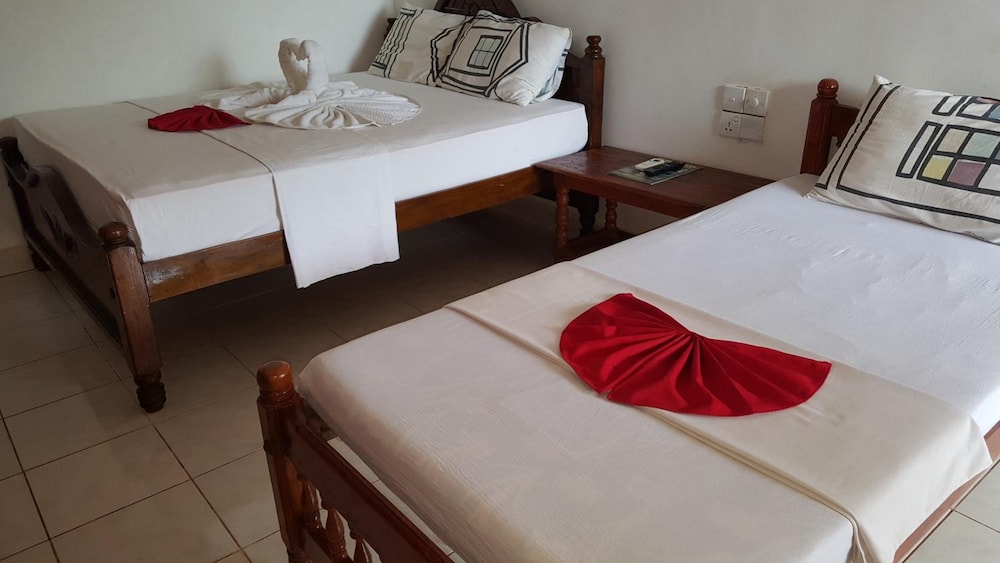 Sea View Beach Hotel 10/47