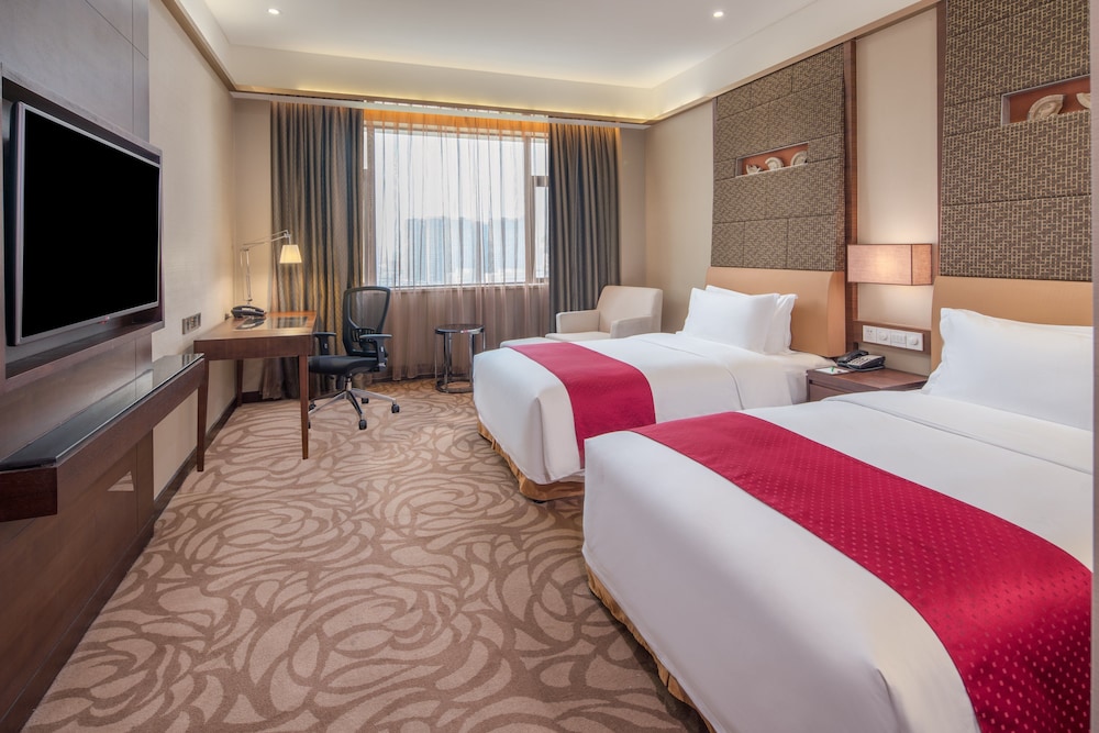 غرفة بريميوم بسرير مزدوج وسرير فردي مع دخول صالة النادي مع دخول الصالة، Holiday Inn Xian Big Goose Pagoda 2/8