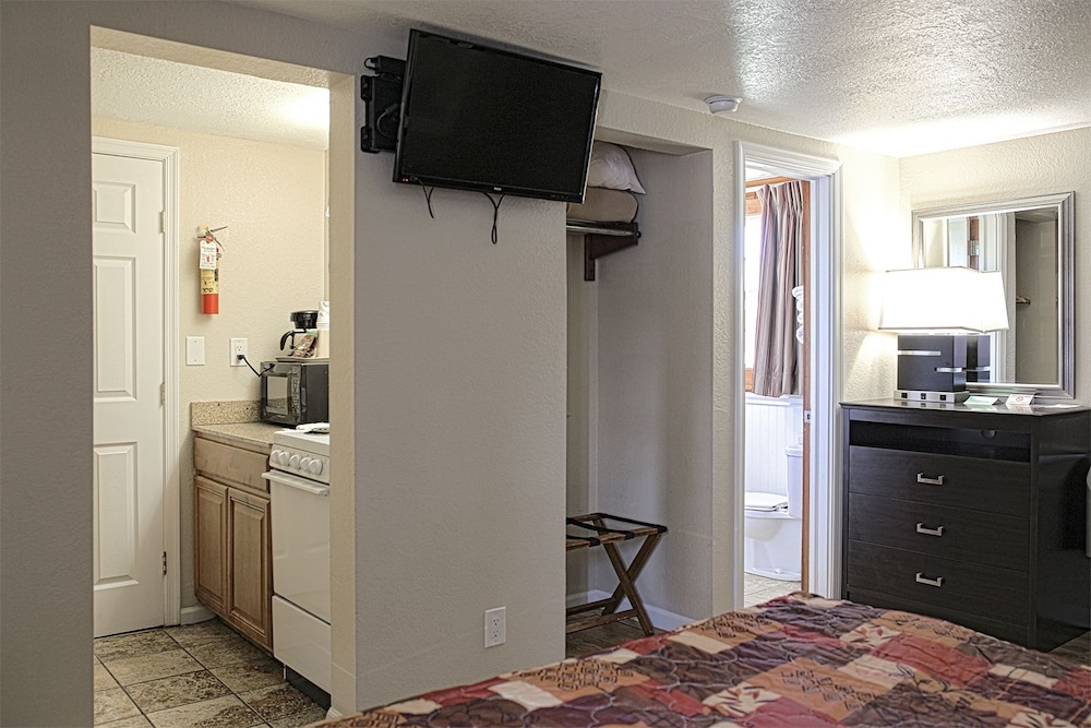 Rodeway Inn And Suites 9/71