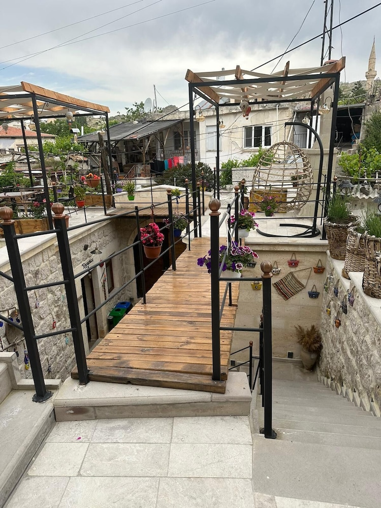 Bayar Cave Suite 53/60