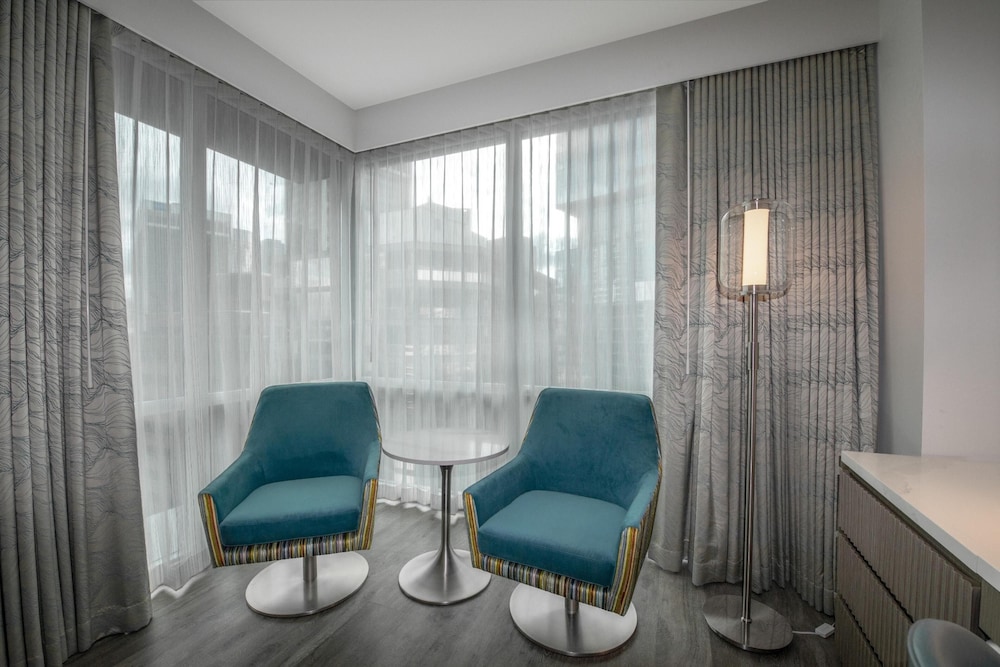 Coast Coal Harbour Hotel 34/64