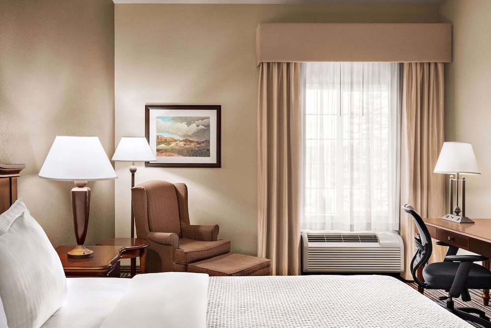 La Quinta Inn & Suites by Wyndham Trinidad 22/61