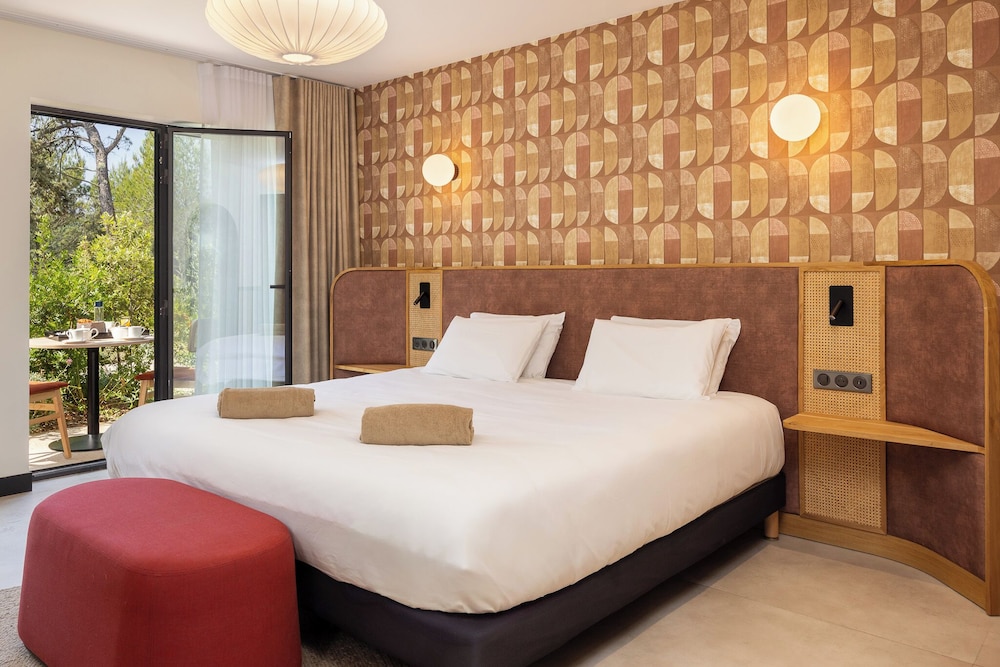 Mercure Brignoles Golf de Barbaroux and Spa 12/73