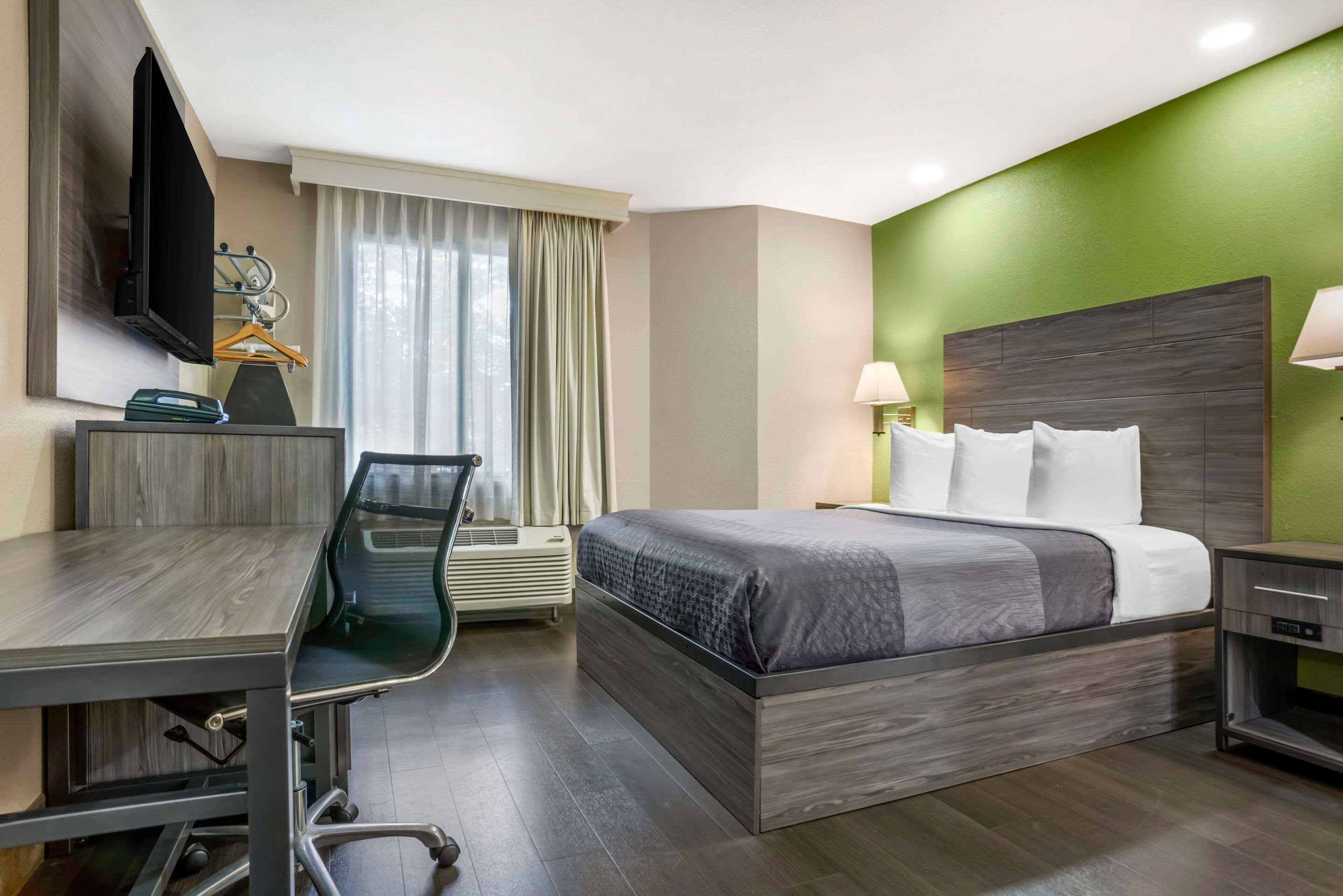 ROOM, QUEEN BED, ACCESSIBLE