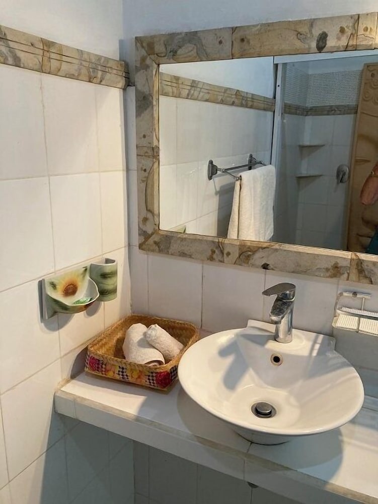 Villa Agung Beach Inn 65/65