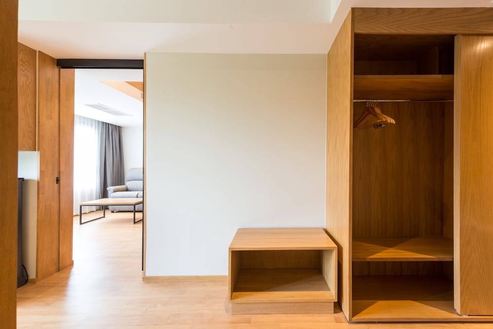 Asana Hotel & Residence 43/51