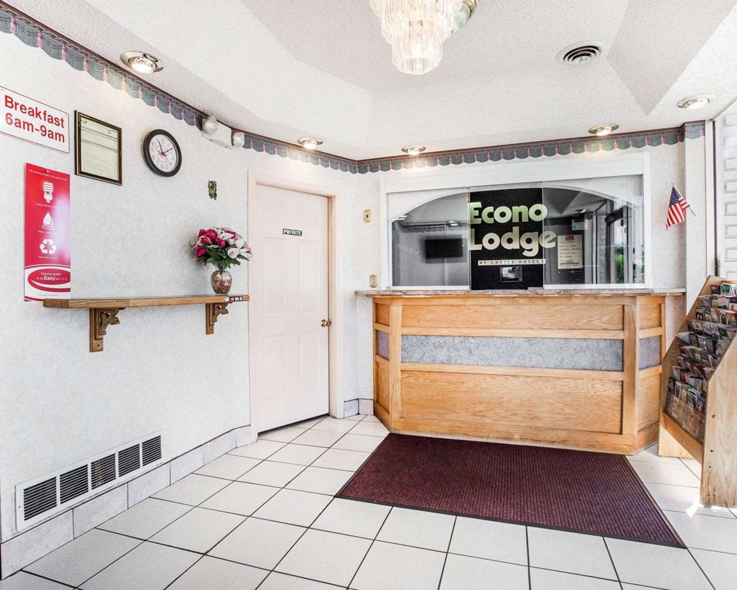 Econo Lodge Mc Donough 7/33