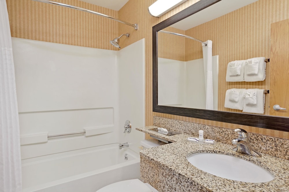 Microtel Inn & Suites By Wyndham Charleston Wv 36/37