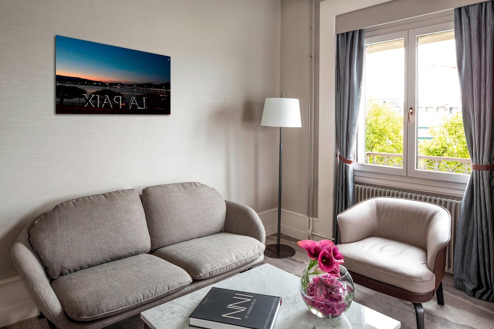 THE RITZ-CARLTON HOTEL DE LA PAIX GENEVA 25/45