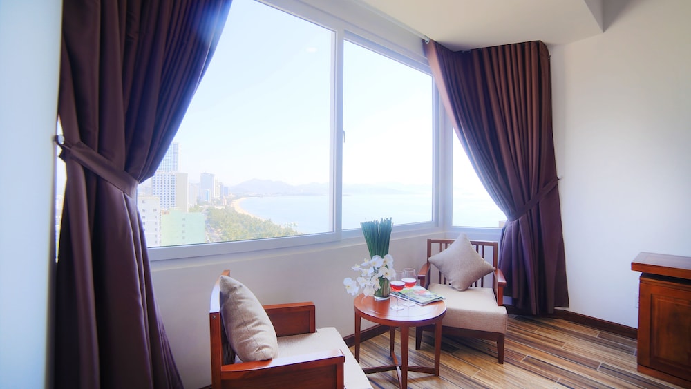 The Light Hotel Resort 48/70
