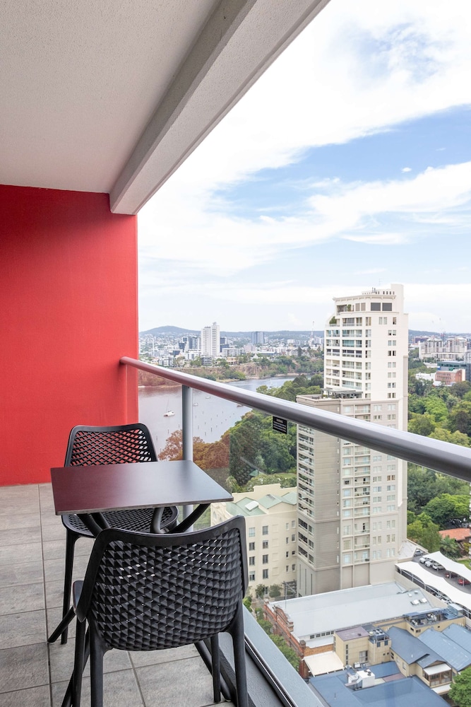 Oaks Brisbane Felix Suites 26/42