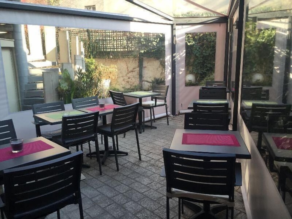 Le Dauphin Hotel 49/67