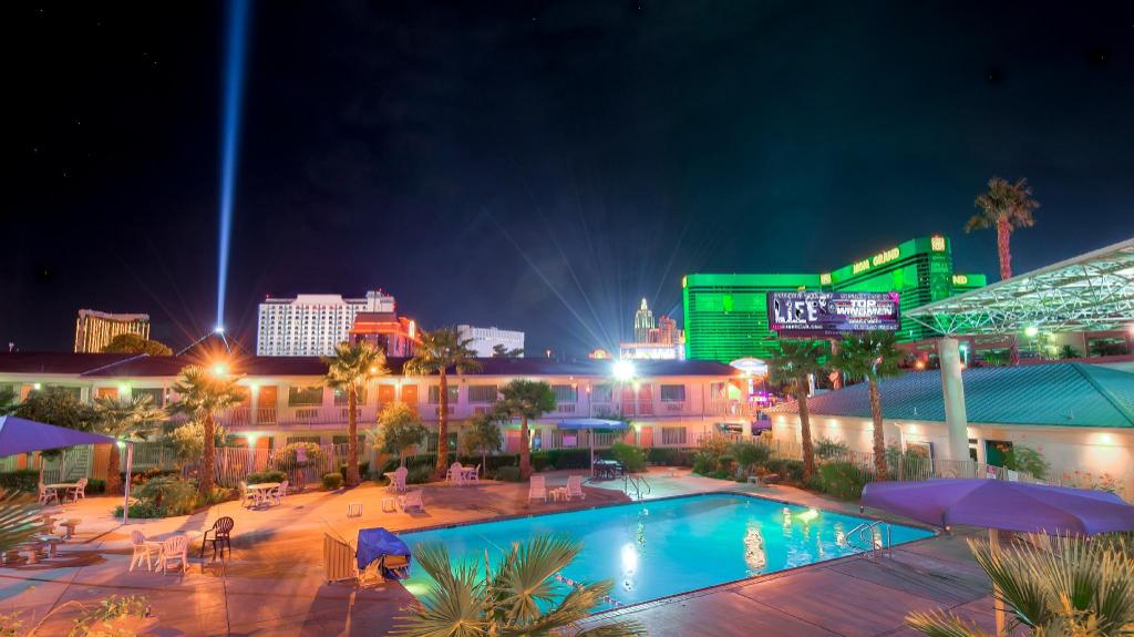 Tropicana Stays By Townhouse photo3