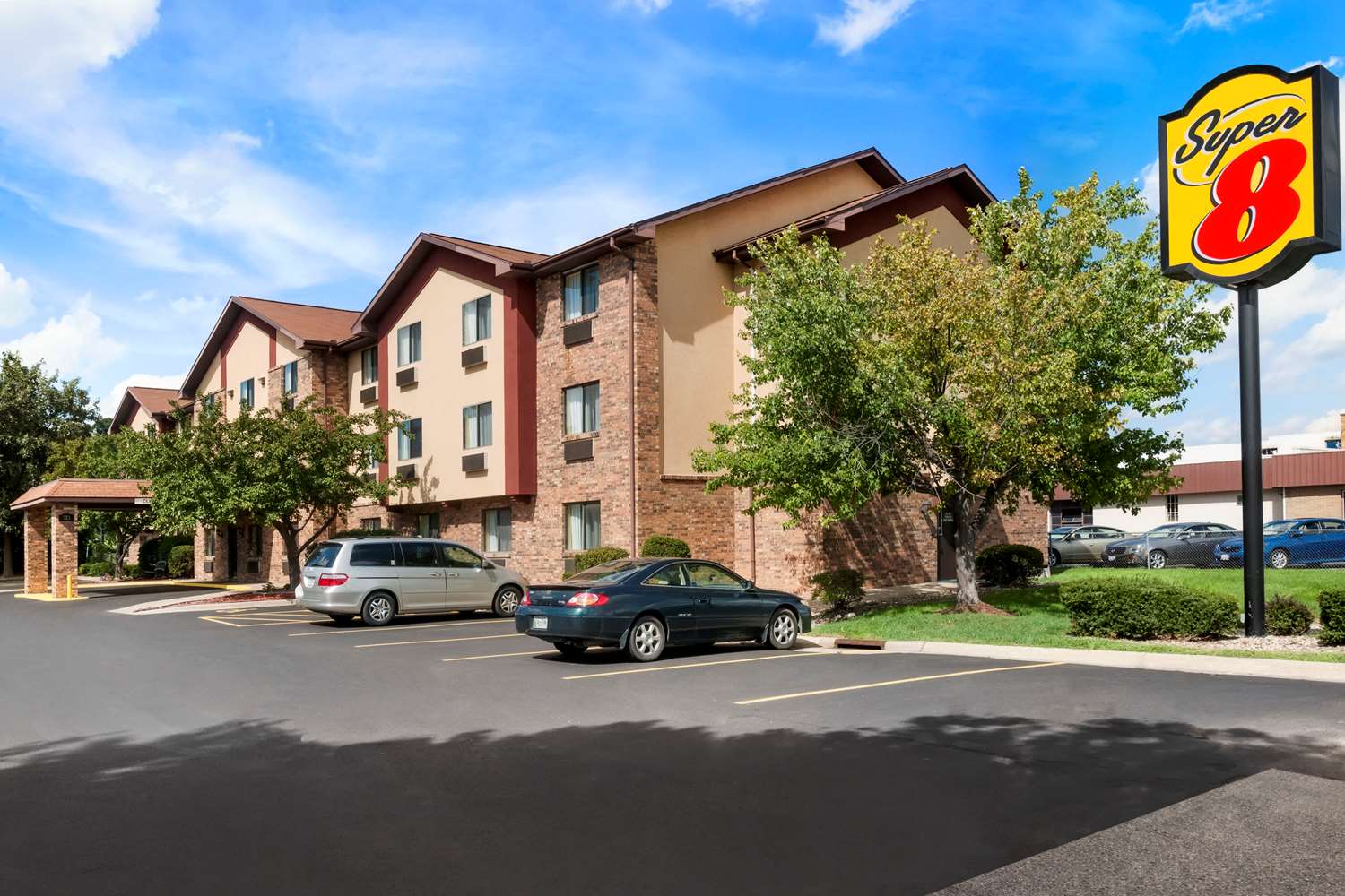 Super 8 By Wyndham Peoria East 24/25