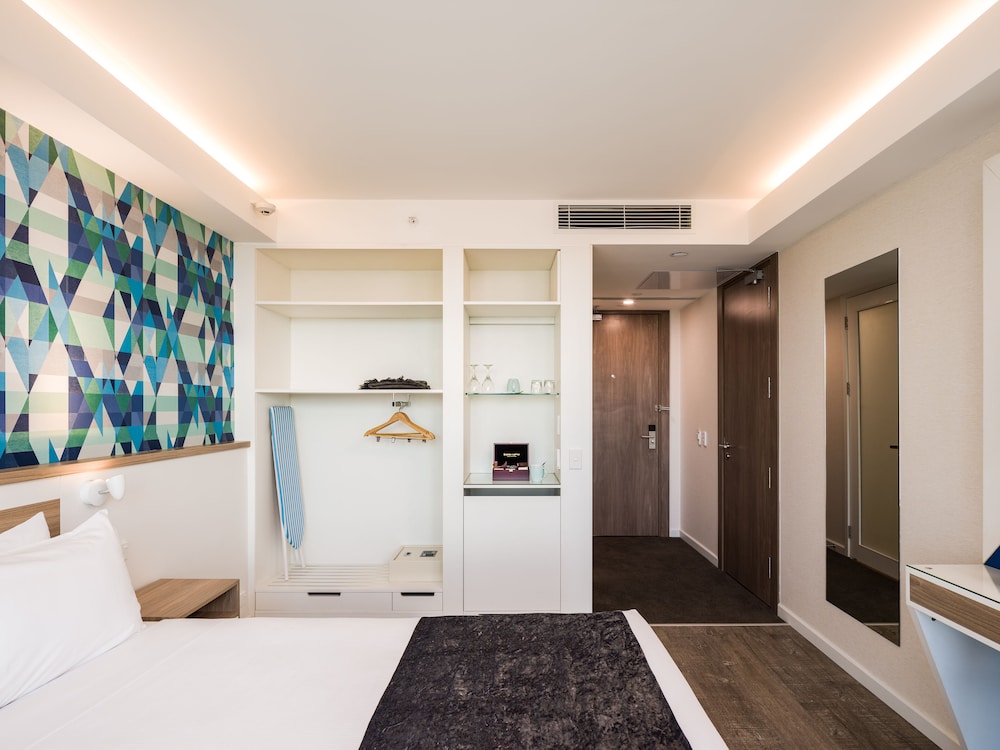 Carnmore Hotel Christchurch 13/50