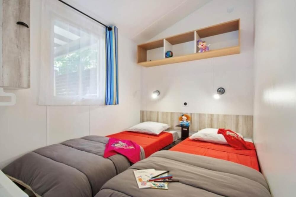 Camping Club Le Parc De Paris - Caravan Park 13/50