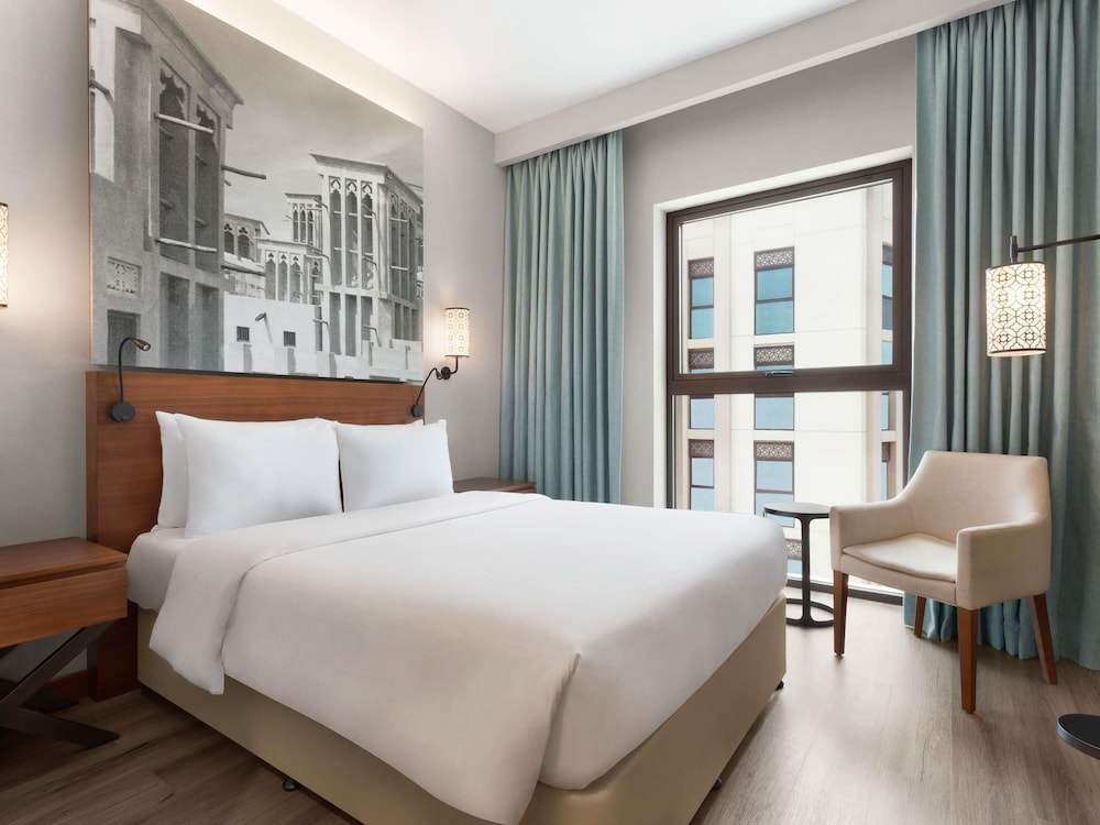SUPERIOR, QUEEN BED