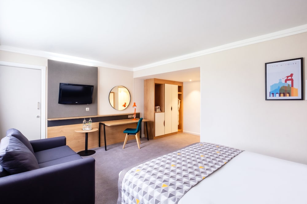 Holiday Inn Reading South M4 Jct11 15/81