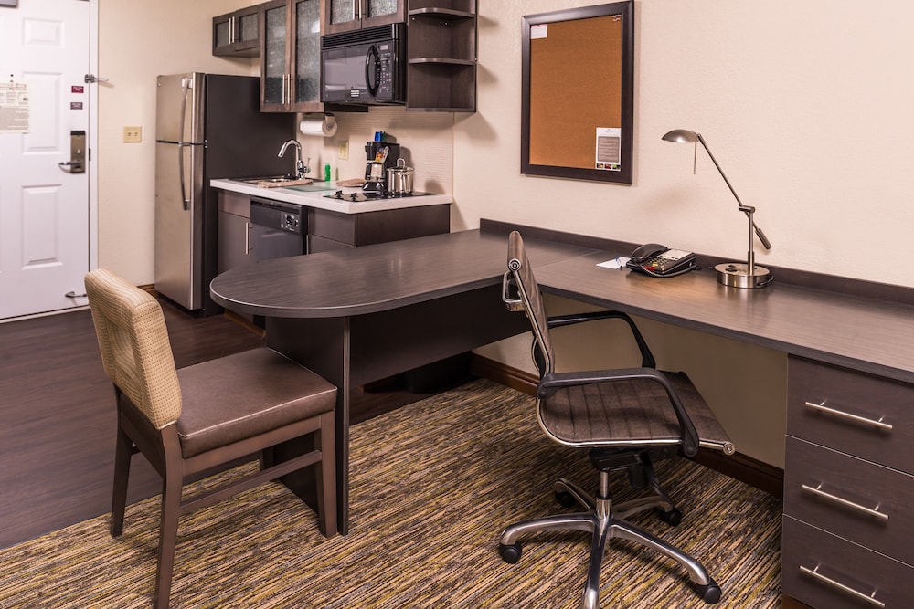Candlewood Suites Kansas City 44/53