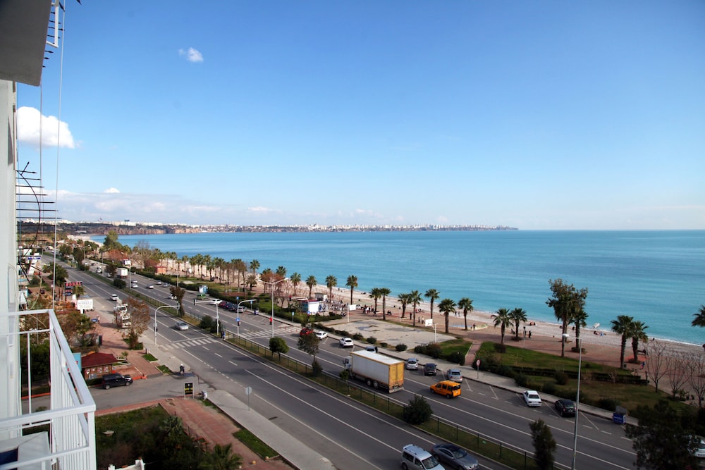 Kristal Beach Hotel 35/48