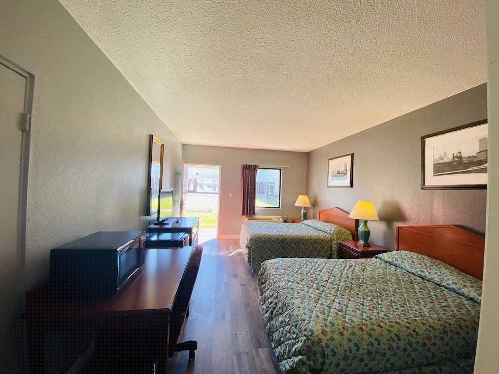 Travelers Place Inn & Suites 19/73