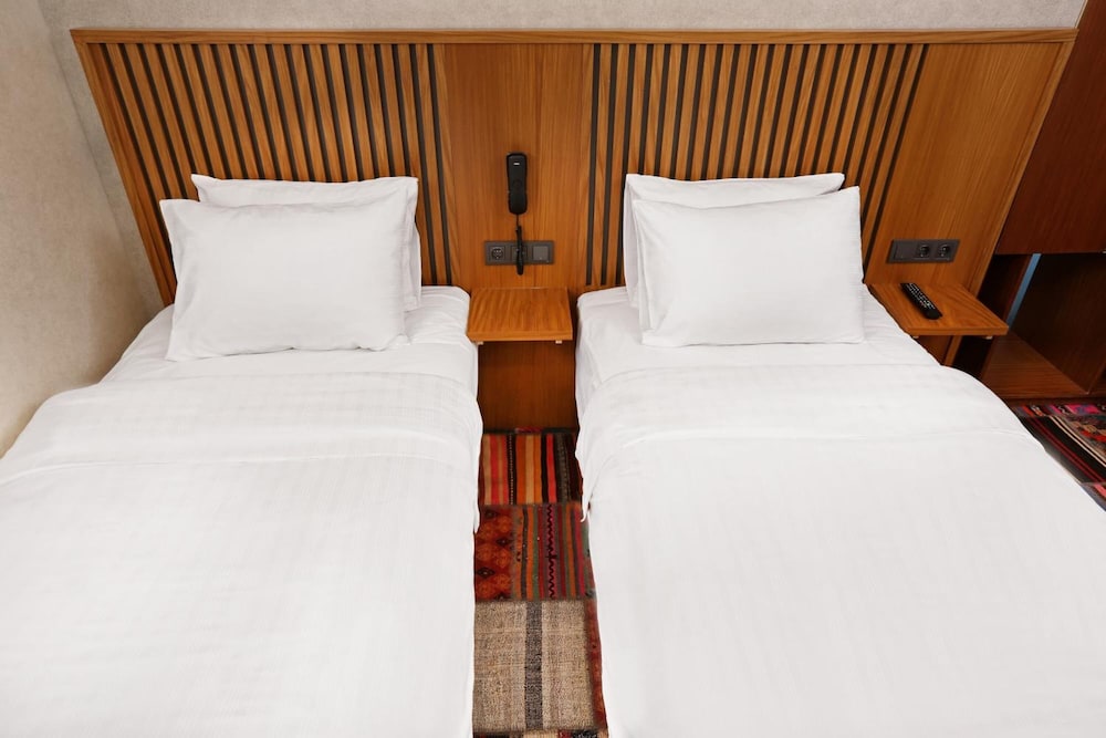 Discovery Hotel 39/69