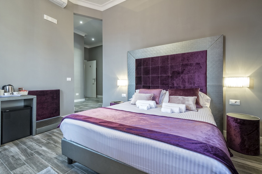 SUPERIOR, SUITE, CITY VIEW