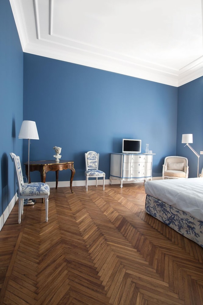 DELUXE, DOUBLE BED