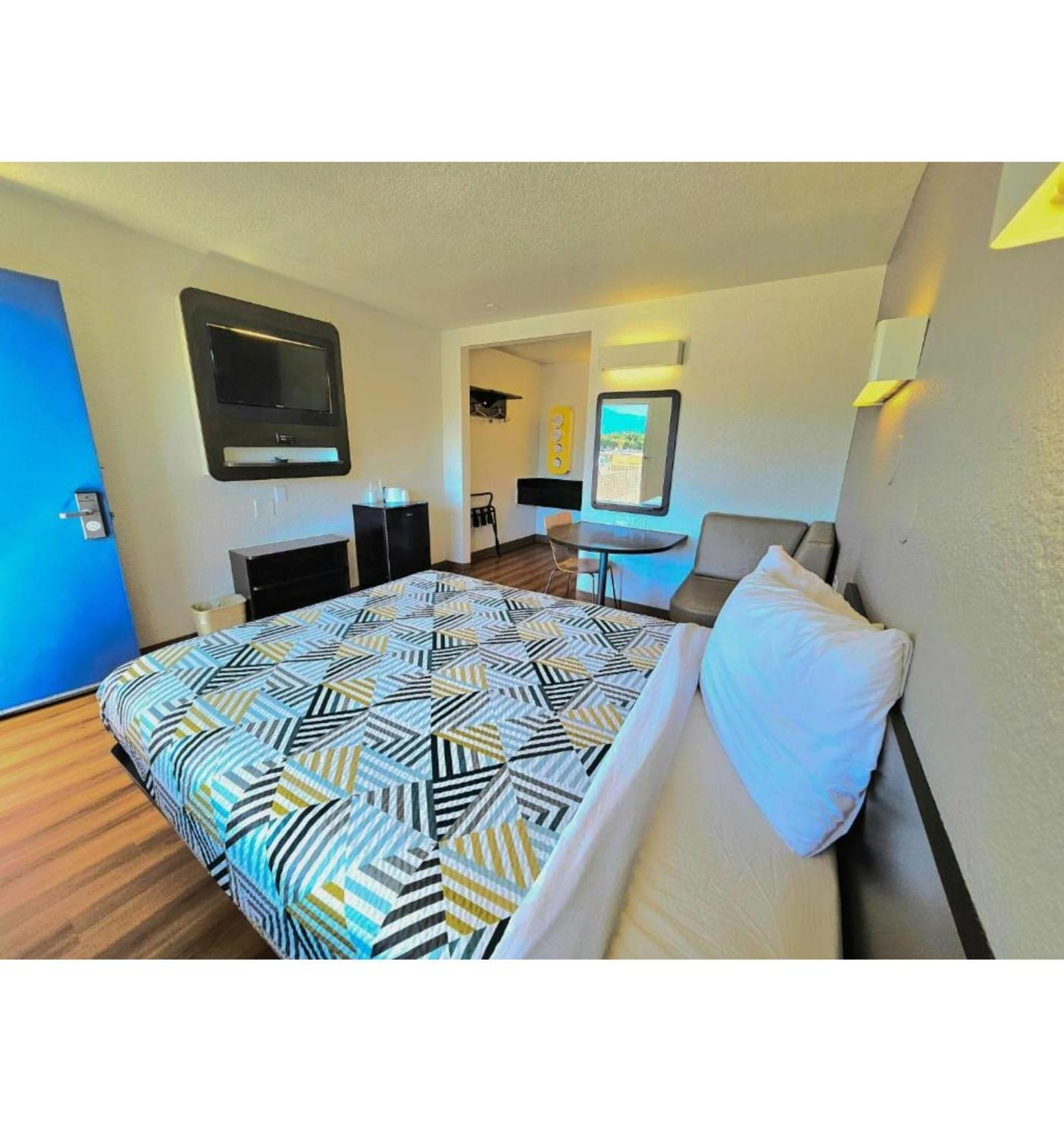 1 Queen Bed Mobil Access Tub Nsmk Kitchen