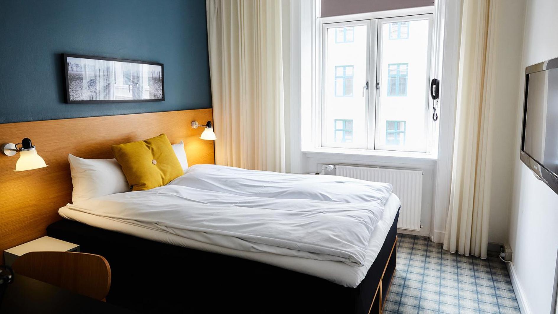Room, Double Bed, Small