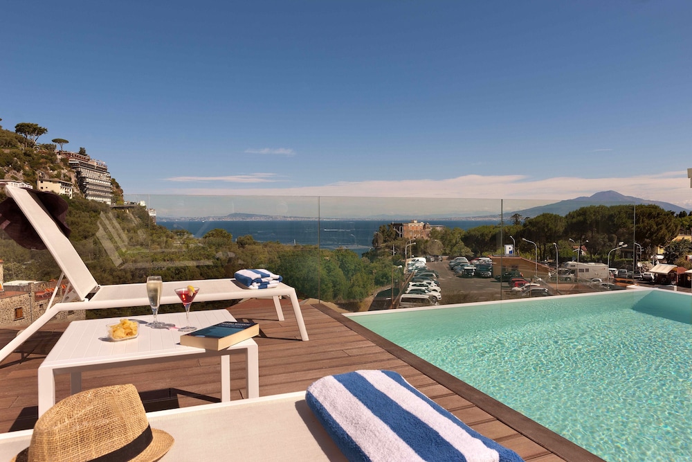 索伦托瑞薇琪酒店(Hotel Rivage Sorrento) 图片1