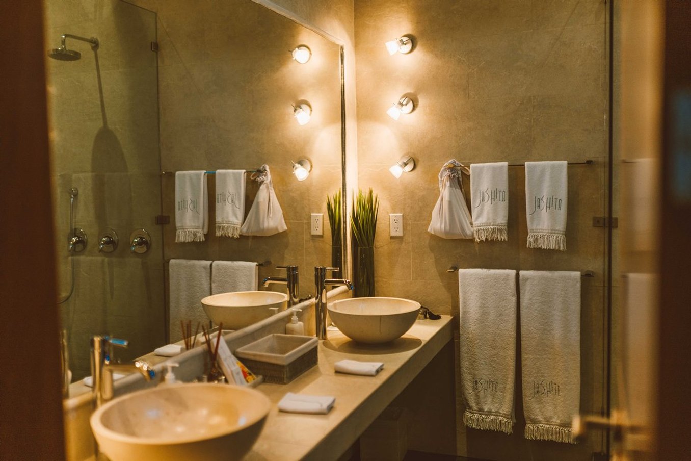 JASHITA HOTEL BOUTIQUE 81/84