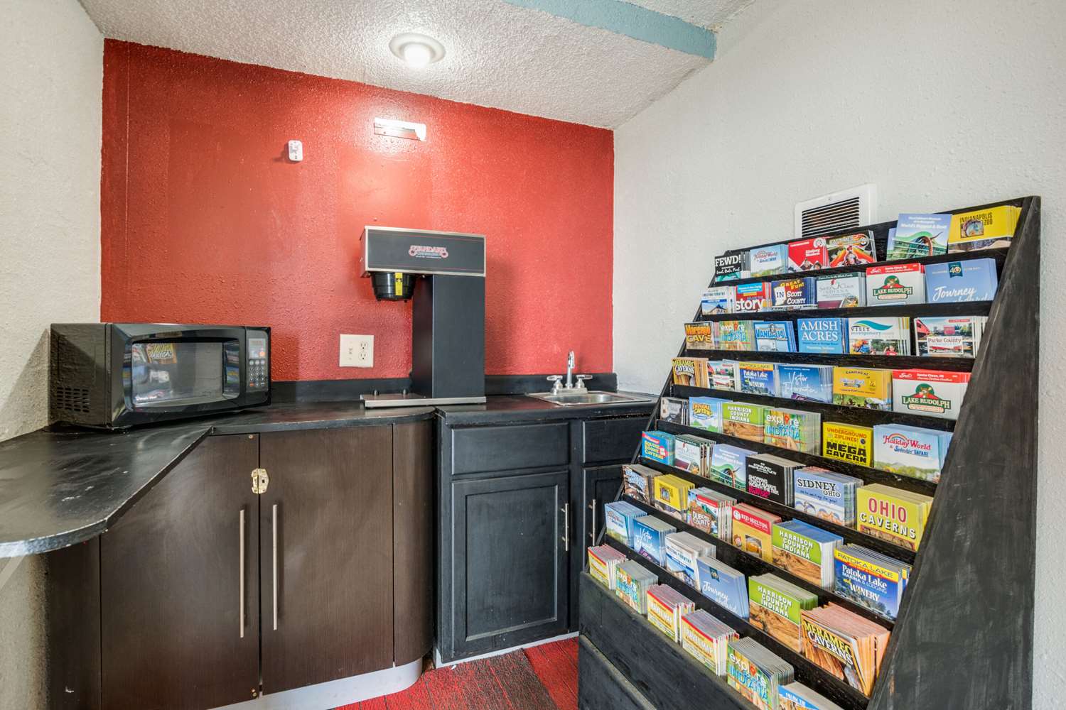 Econo Lodge Inn and Suites Terre Haute IN 2/15