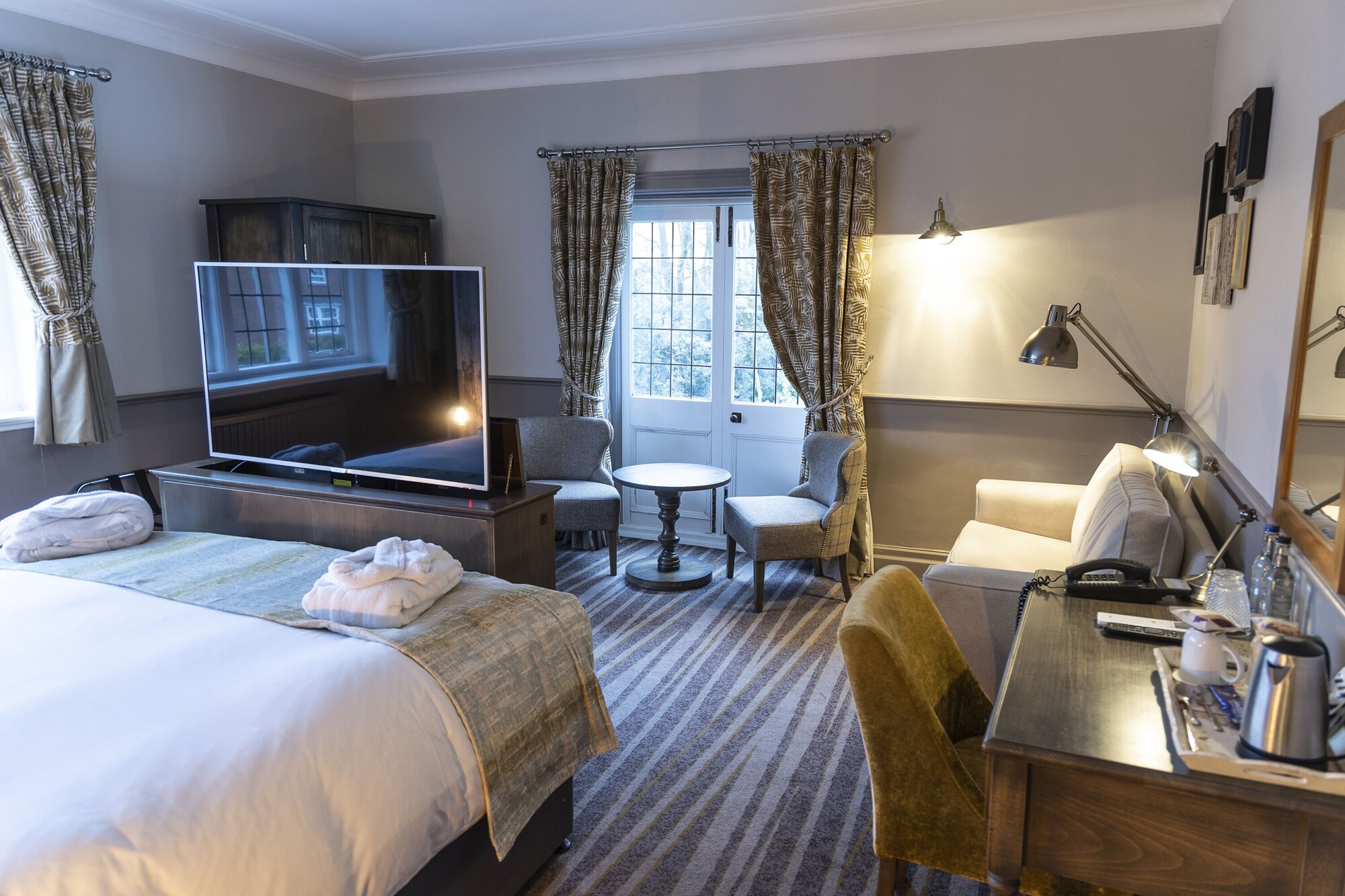 DELUXE, DOUBLE BED