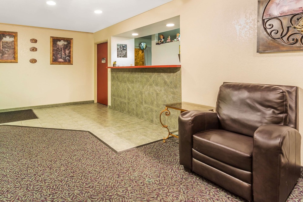 Greeley Valley Lodge 8/10