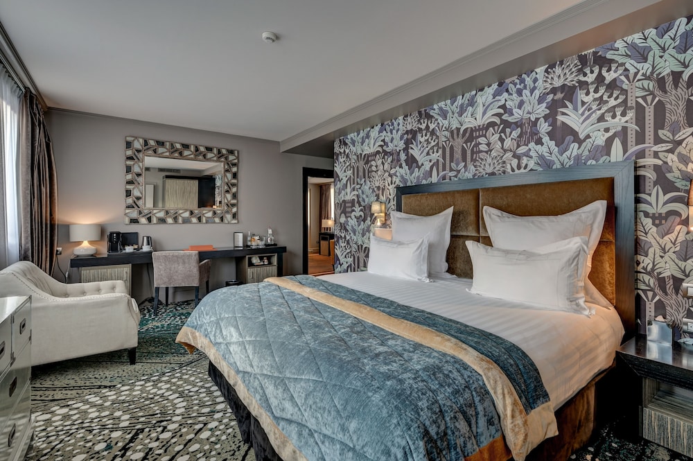 Eiffel, Signature, Suite