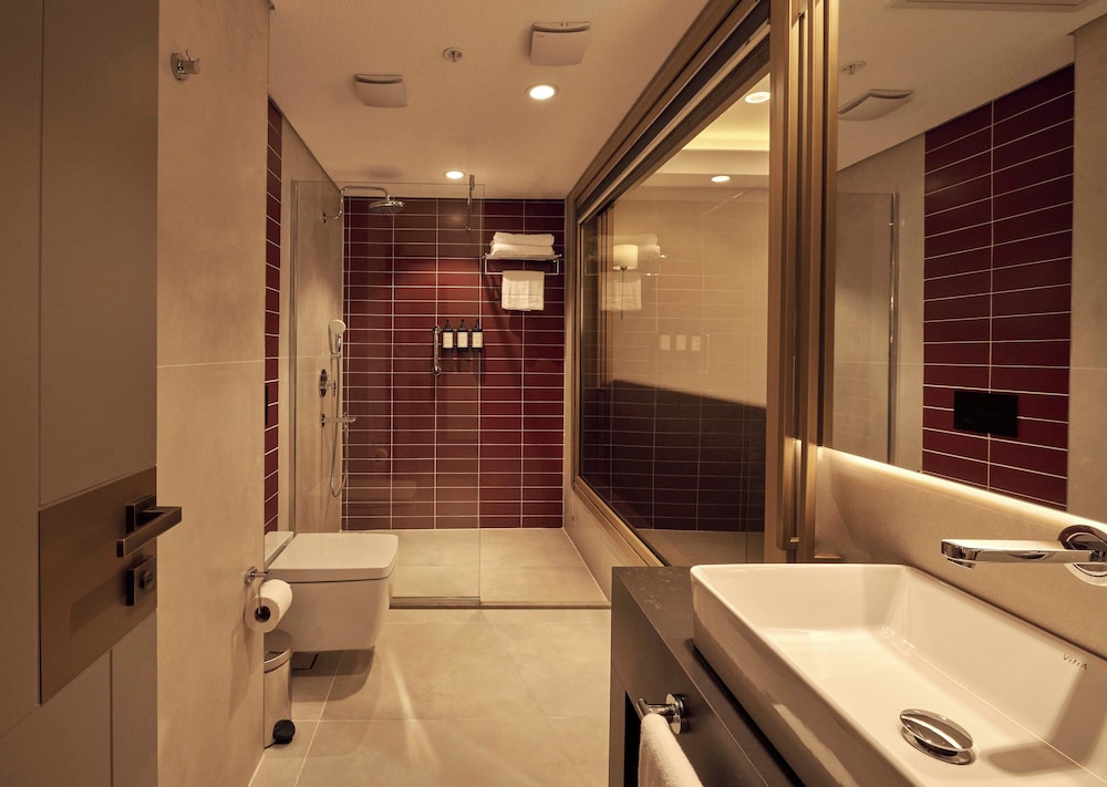 Ciragan Hotel Bosphorus Istanbul 66/68