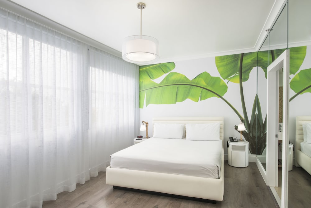 PENTHOUSE, KING BED