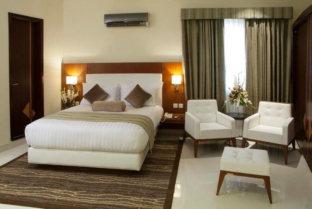 Avari Xpress Multan 17/49