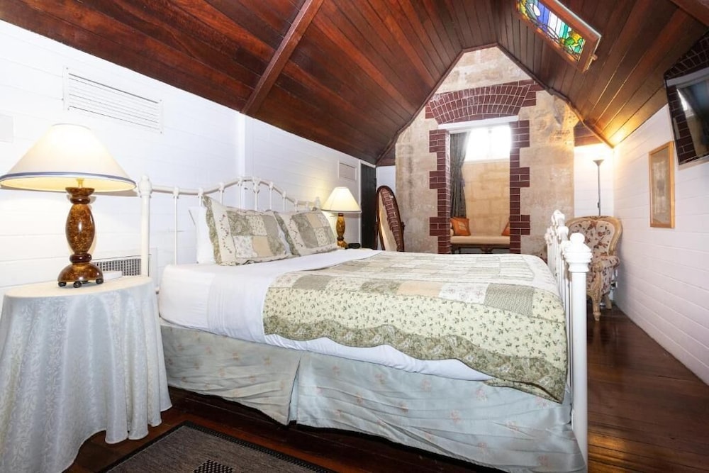 Fremantle Bed And Breakfast 11/45
