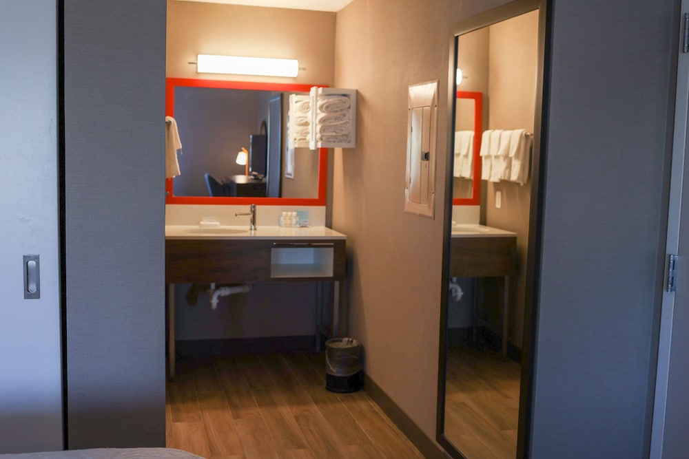 Hampton Inn Suites Scottsburg 47/82