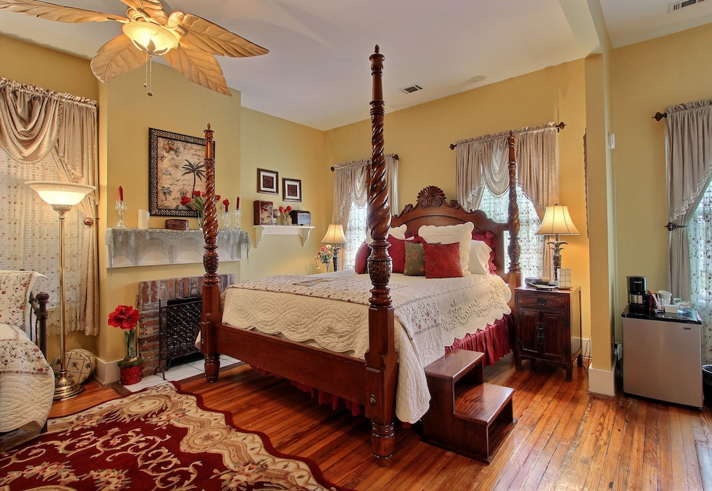 Green Palm Inn 10/25