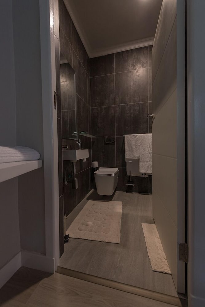 Umhlanga Lodge - Adults Only 42/43