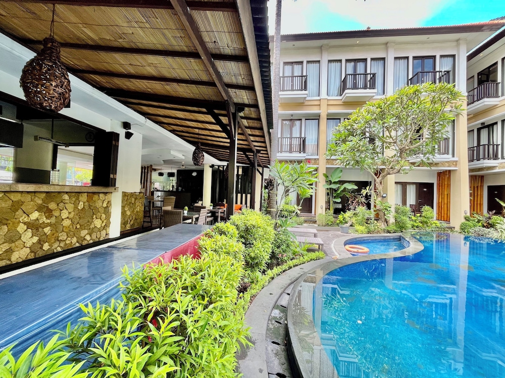 SURIS BOUTIQUE HOTEL 41/50