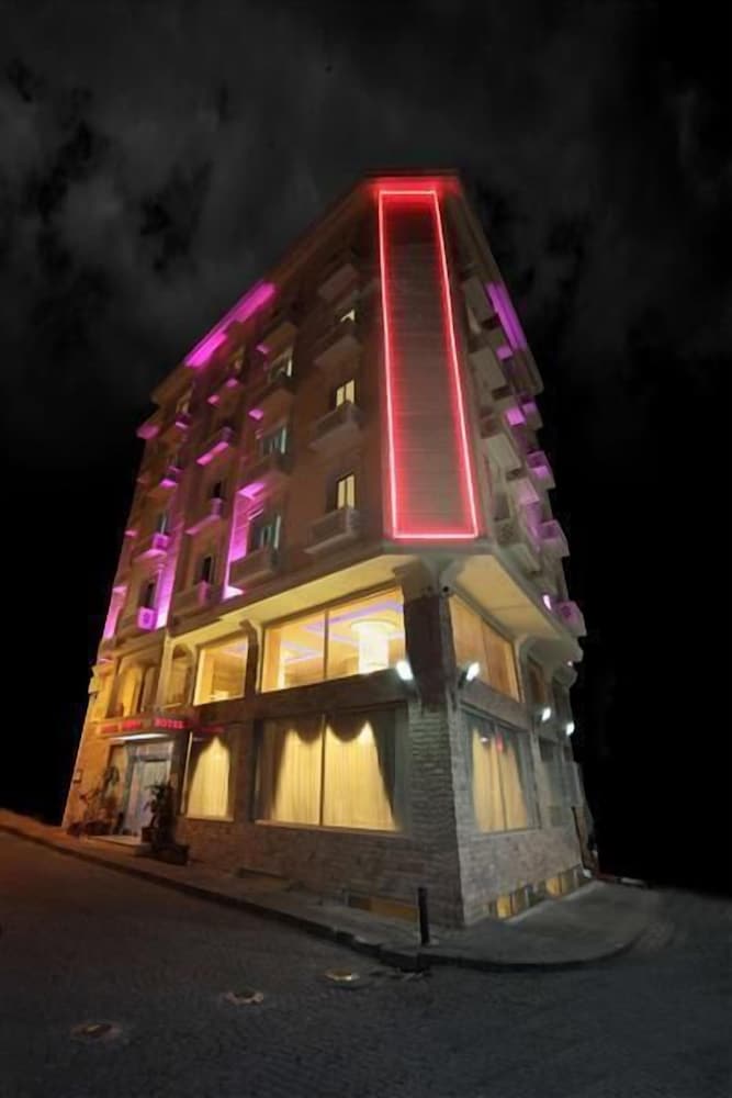 SIMPER HOTEL 4/50